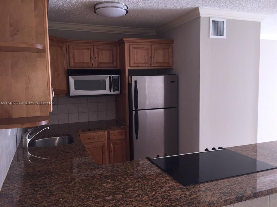 Recently Rented: $2,400 (2 beds, 1 baths, 800 Square Feet)