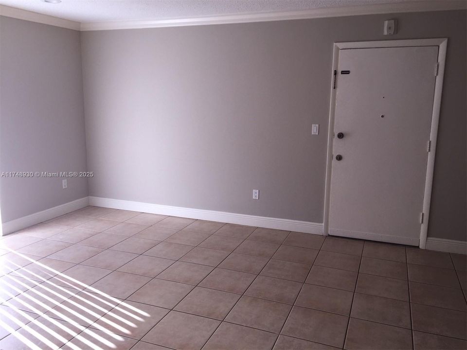Recently Rented: $2,400 (2 beds, 1 baths, 800 Square Feet)
