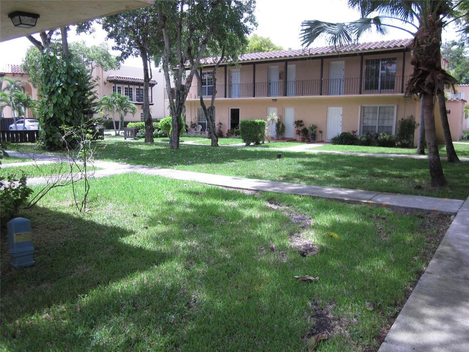 Recently Rented: $2,400 (2 beds, 1 baths, 800 Square Feet)