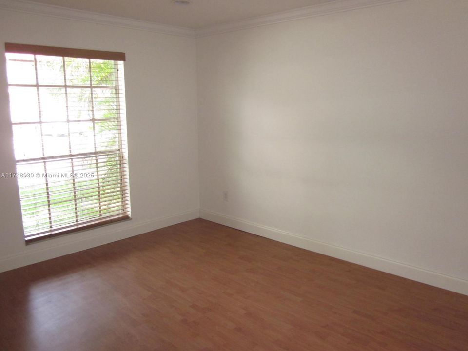 Recently Rented: $2,400 (2 beds, 1 baths, 800 Square Feet)