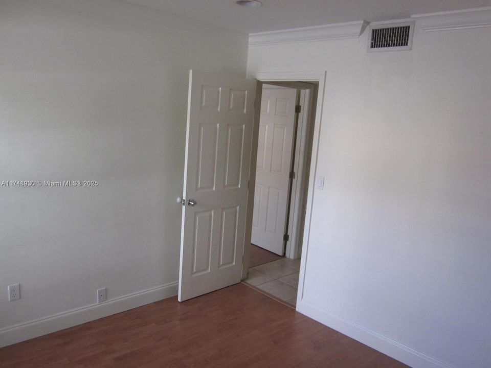 Recently Rented: $2,400 (2 beds, 1 baths, 800 Square Feet)