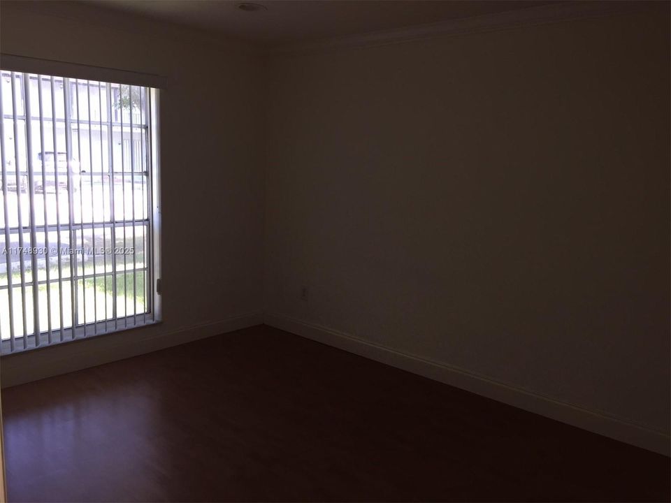 Recently Rented: $2,400 (2 beds, 1 baths, 800 Square Feet)