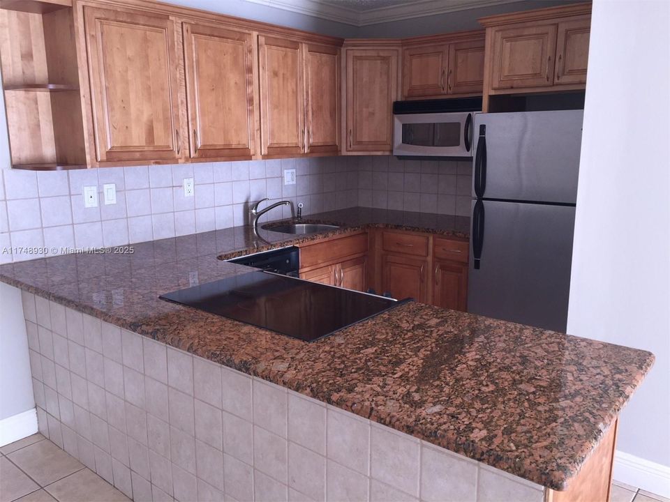 Recently Rented: $2,400 (2 beds, 1 baths, 800 Square Feet)