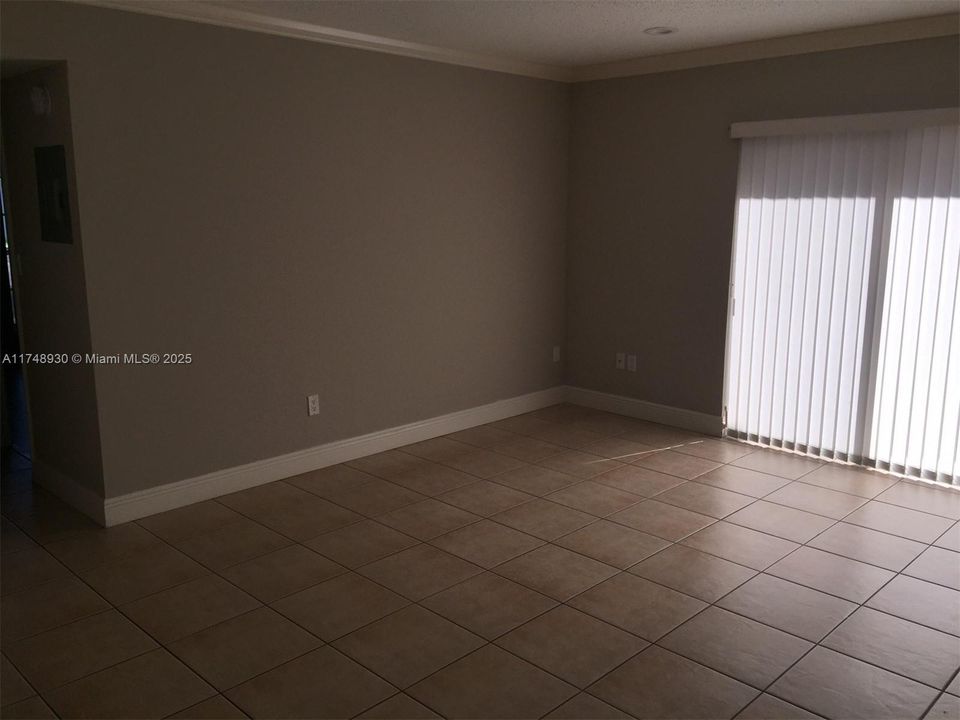 Recently Rented: $2,400 (2 beds, 1 baths, 800 Square Feet)