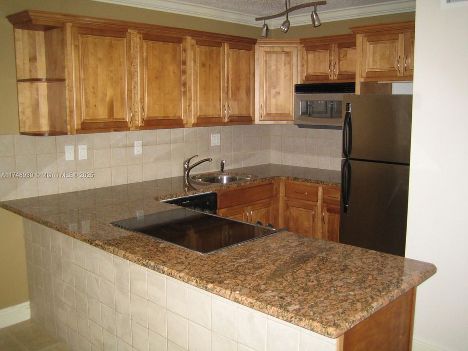 Recently Rented: $2,400 (2 beds, 1 baths, 800 Square Feet)