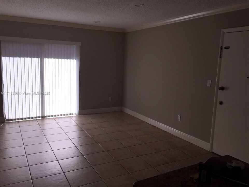 Recently Rented: $2,400 (2 beds, 1 baths, 800 Square Feet)