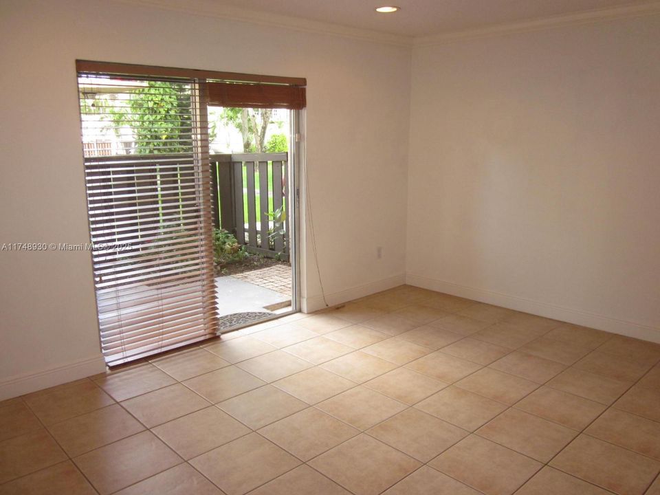 Recently Rented: $2,400 (2 beds, 1 baths, 800 Square Feet)