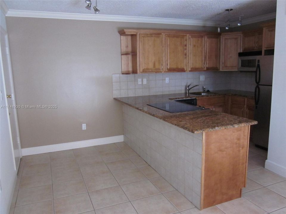 Recently Rented: $2,400 (2 beds, 1 baths, 800 Square Feet)