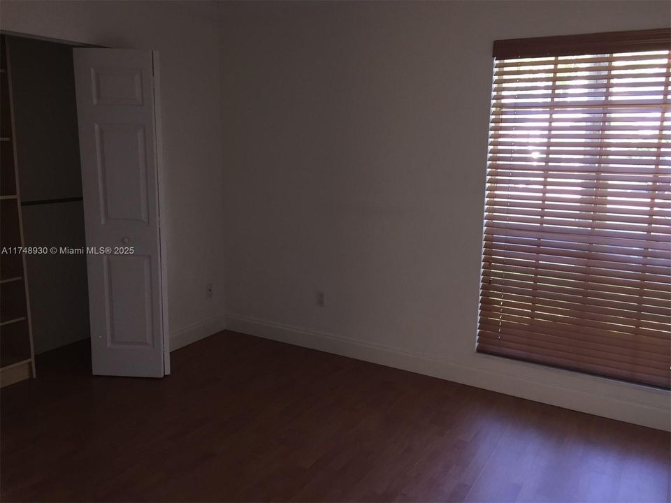 Recently Rented: $2,400 (2 beds, 1 baths, 800 Square Feet)