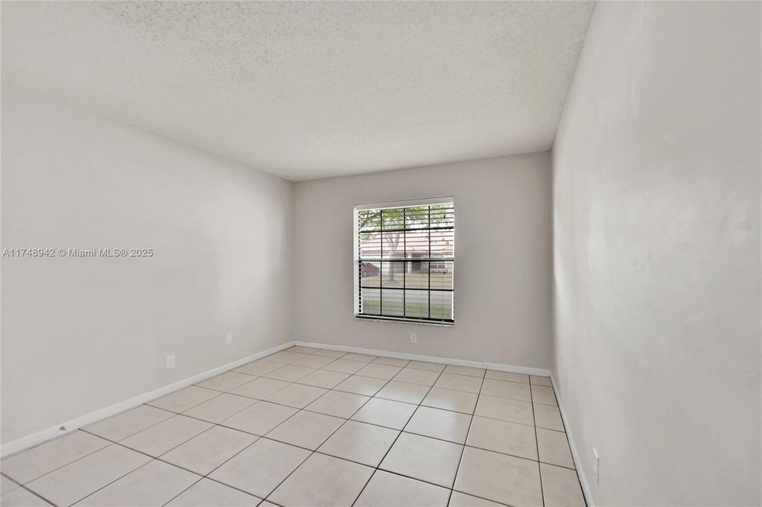 合同活跃: $4,500 (4 贝兹, 2 浴室, 3223 平方英尺)