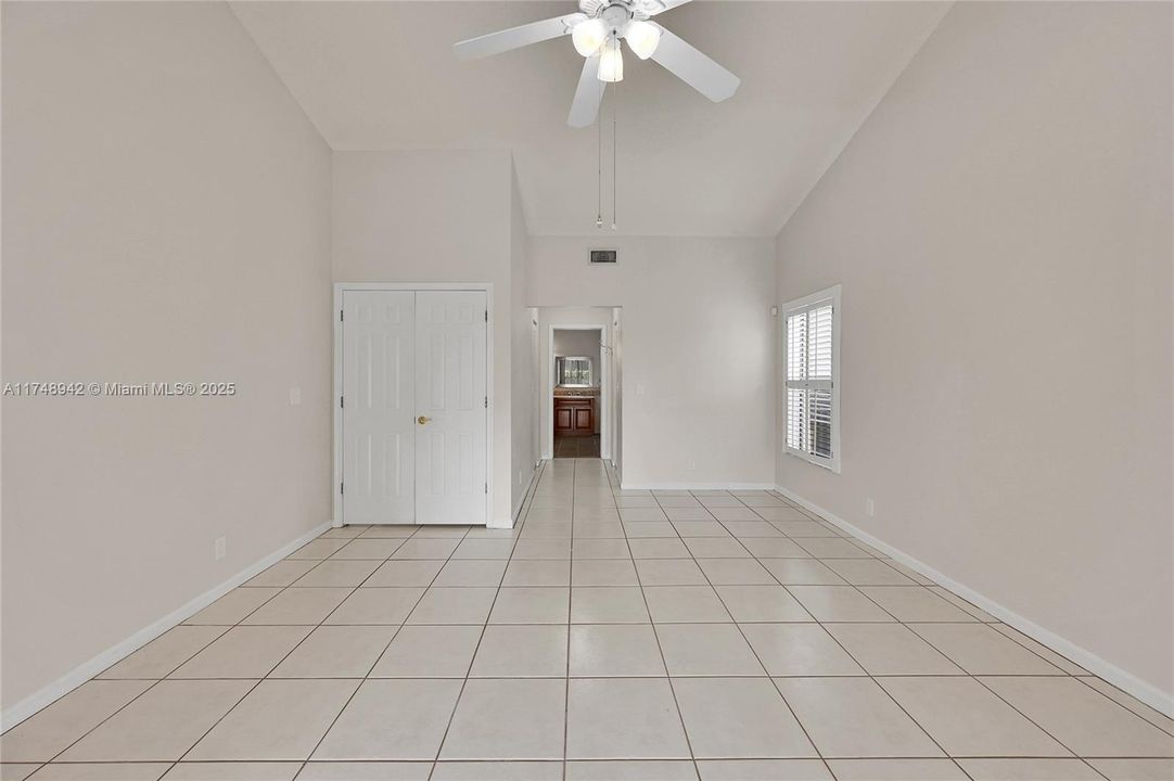 合同活跃: $4,500 (4 贝兹, 2 浴室, 3223 平方英尺)