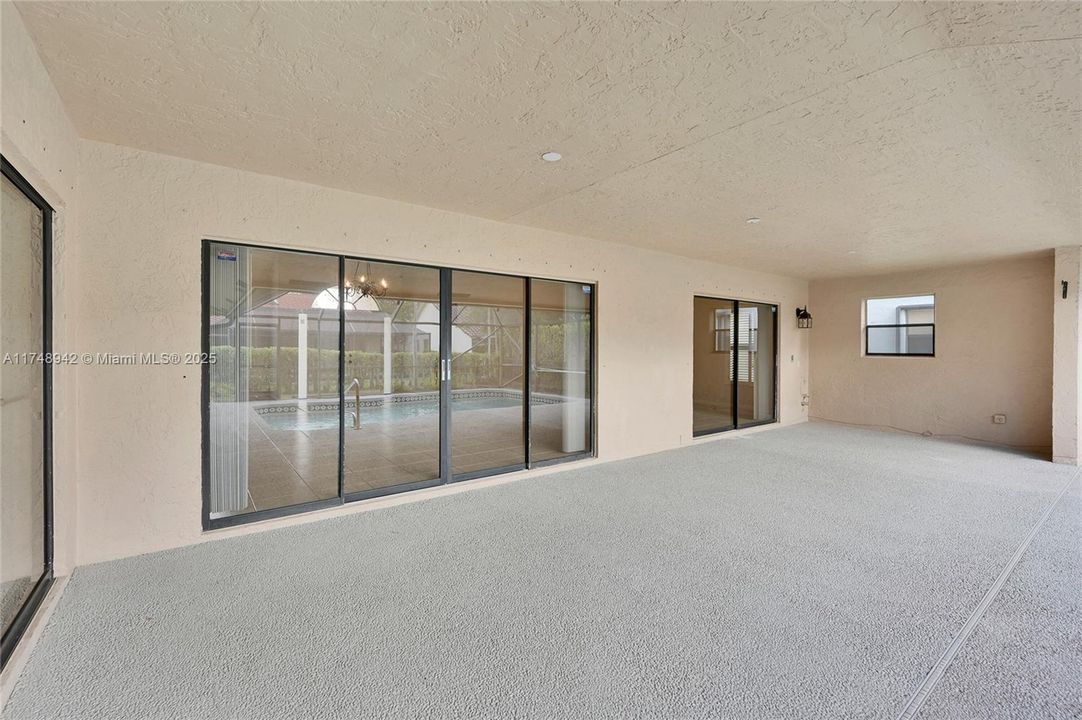 合同活跃: $4,500 (4 贝兹, 2 浴室, 3223 平方英尺)