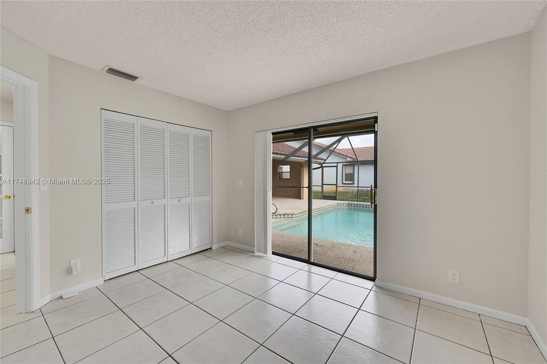 合同活跃: $4,500 (4 贝兹, 2 浴室, 3223 平方英尺)