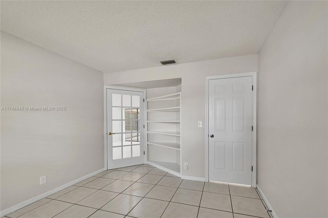 合同活跃: $4,500 (4 贝兹, 2 浴室, 3223 平方英尺)