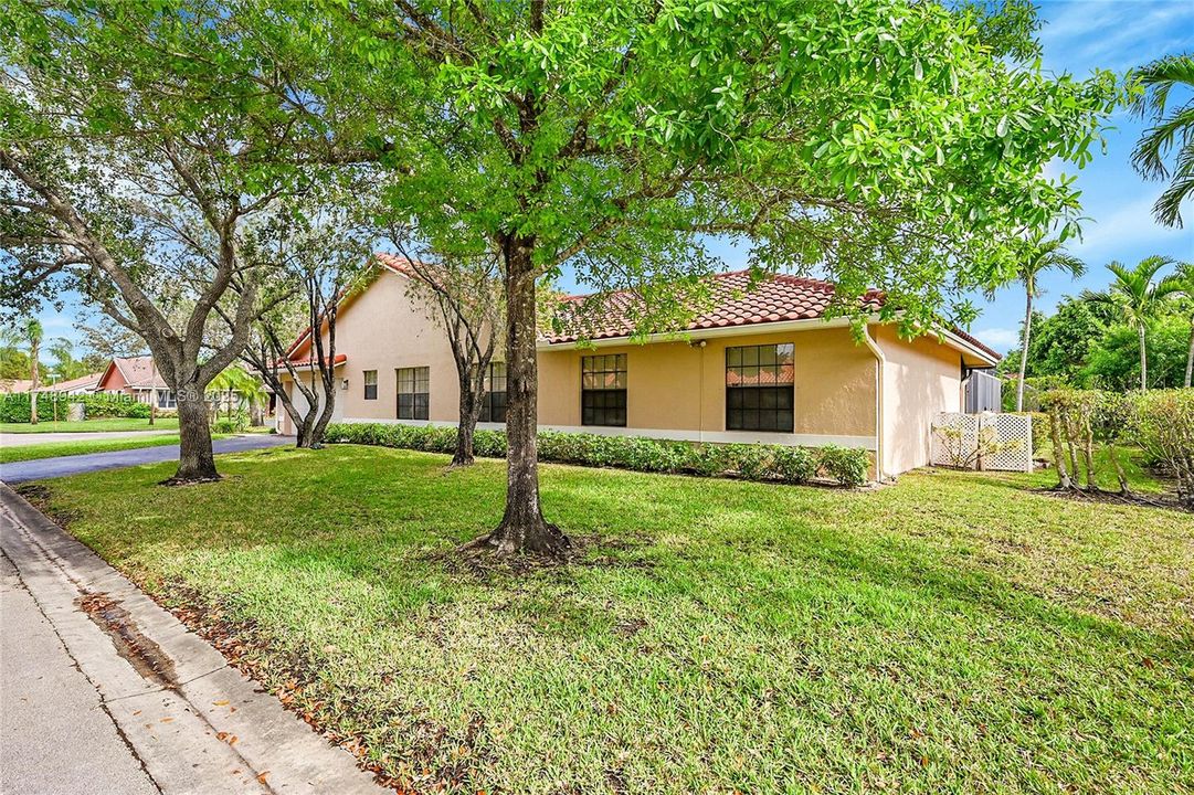 合同活跃: $4,500 (4 贝兹, 2 浴室, 3223 平方英尺)