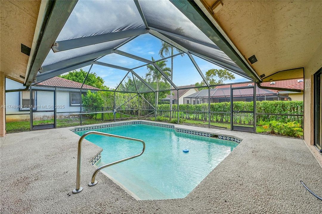 合同活跃: $4,500 (4 贝兹, 2 浴室, 3223 平方英尺)