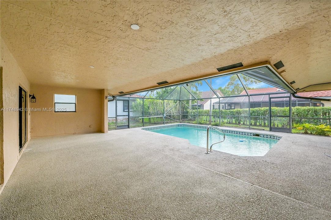 合同活跃: $4,500 (4 贝兹, 2 浴室, 3223 平方英尺)