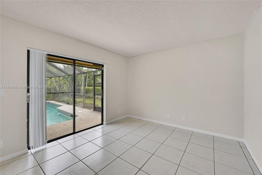 合同活跃: $4,500 (4 贝兹, 2 浴室, 3223 平方英尺)