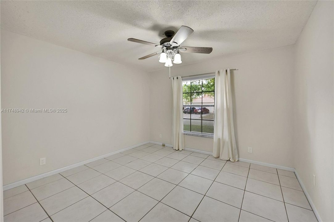 合同活跃: $4,500 (4 贝兹, 2 浴室, 3223 平方英尺)