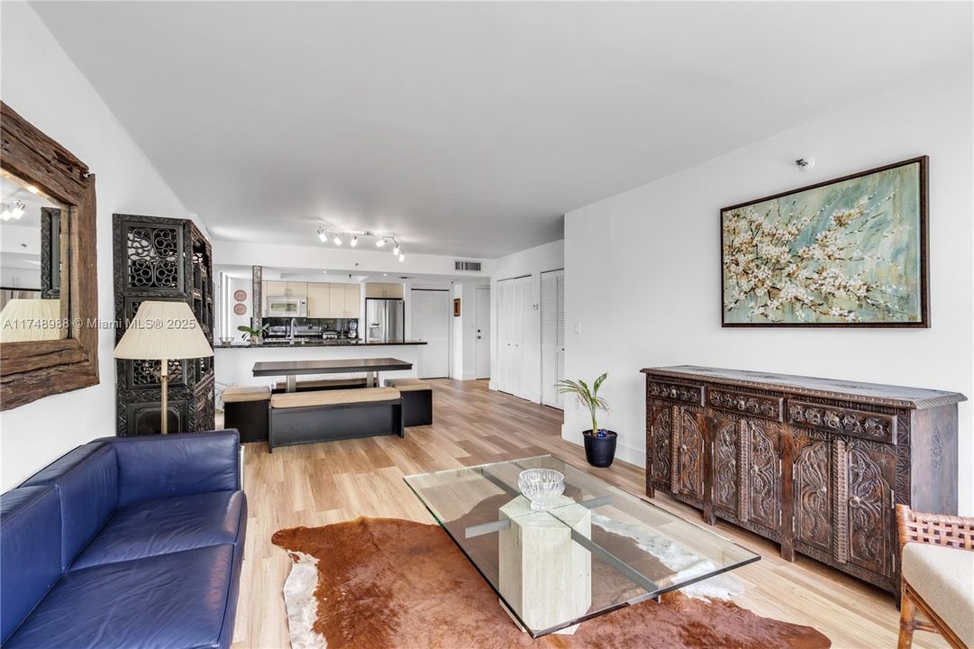 待售: $599,000 (2 贝兹, 2 浴室, 1145 平方英尺)