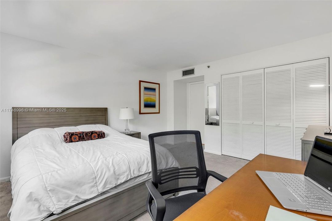 最近售出: $429,900 (2 贝兹, 2 浴室, 1351 平方英尺)