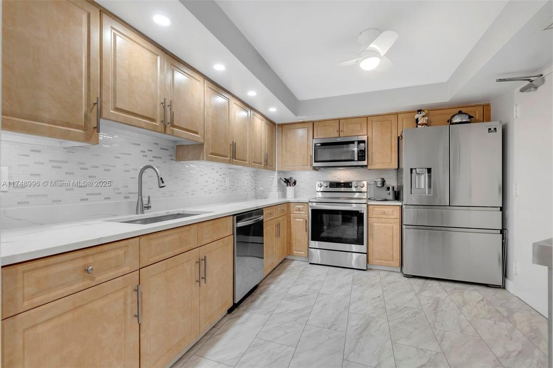 最近售出: $429,900 (2 贝兹, 2 浴室, 1351 平方英尺)