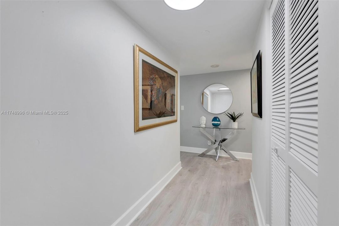 最近售出: $429,900 (2 贝兹, 2 浴室, 1351 平方英尺)