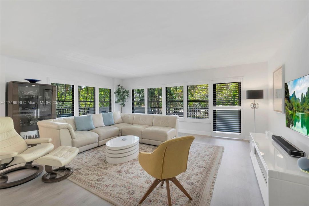 最近售出: $429,900 (2 贝兹, 2 浴室, 1351 平方英尺)