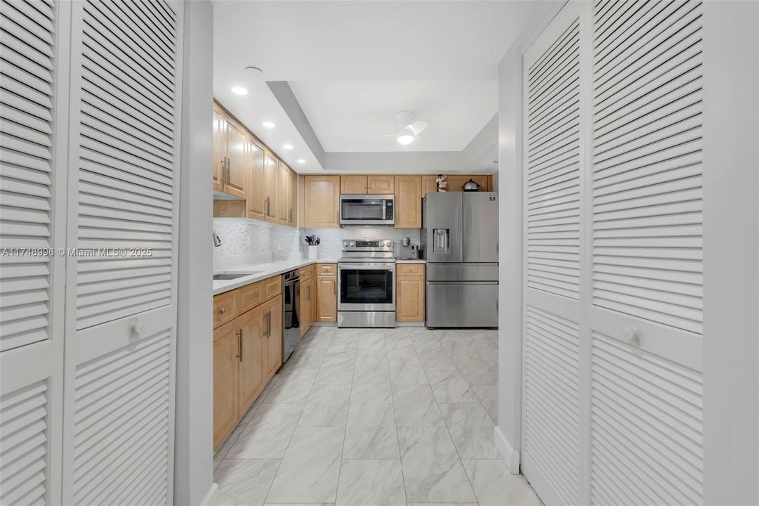 最近售出: $429,900 (2 贝兹, 2 浴室, 1351 平方英尺)