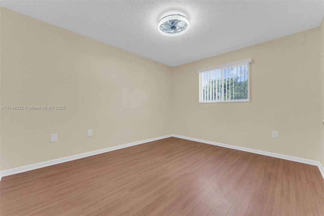 En Venta: $405,000 (3 camas, 2 baños, 1750 Pies cuadrados)