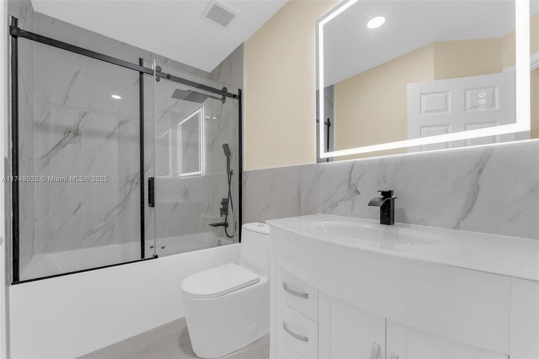 En Venta: $405,000 (3 camas, 2 baños, 1750 Pies cuadrados)