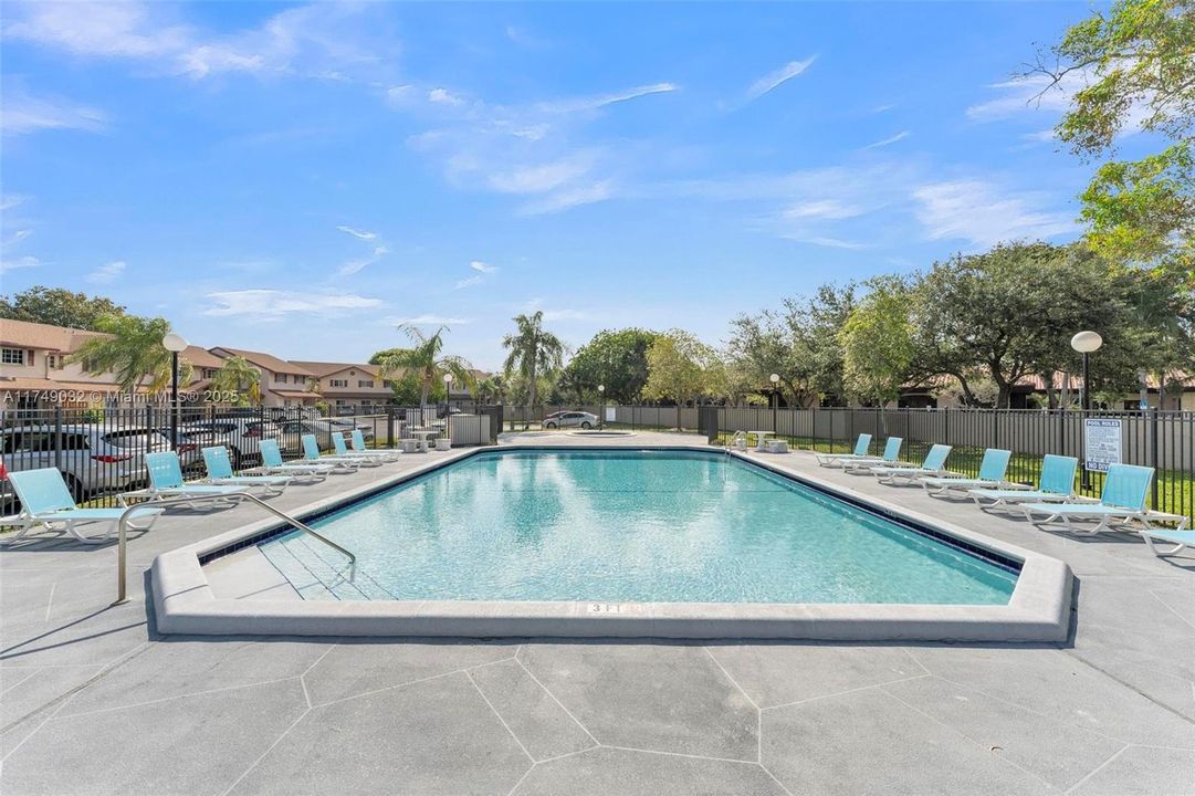 En Venta: $405,000 (3 camas, 2 baños, 1750 Pies cuadrados)