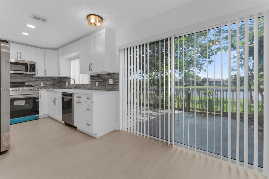 En Venta: $405,000 (3 camas, 2 baños, 1750 Pies cuadrados)