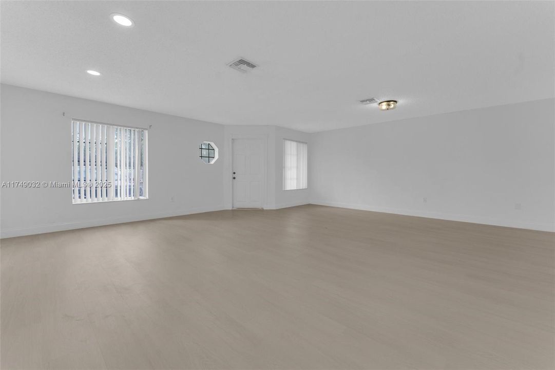 En Venta: $405,000 (3 camas, 2 baños, 1750 Pies cuadrados)