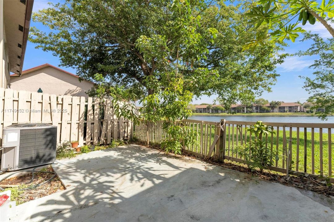 En Venta: $405,000 (3 camas, 2 baños, 1750 Pies cuadrados)