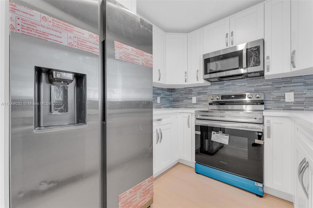 En Venta: $405,000 (3 camas, 2 baños, 1750 Pies cuadrados)