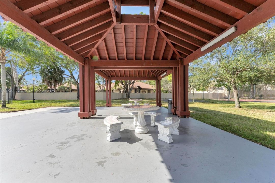 En Venta: $405,000 (3 camas, 2 baños, 1750 Pies cuadrados)