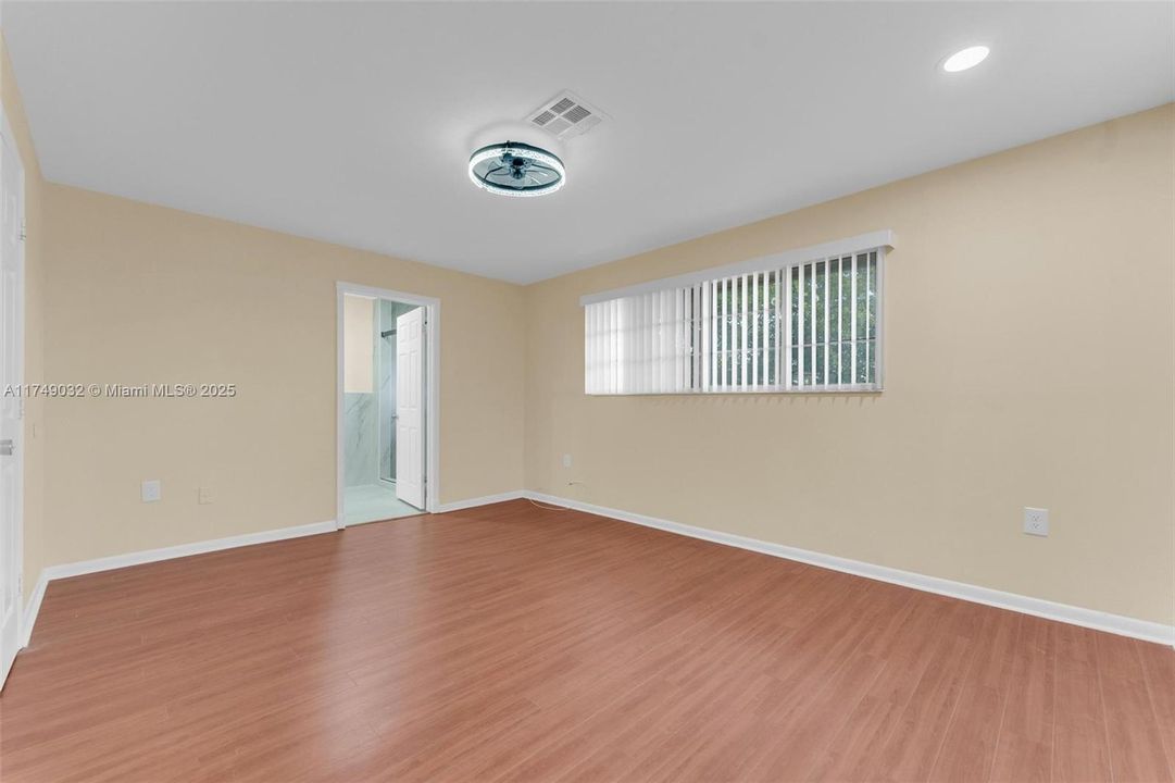 En Venta: $405,000 (3 camas, 2 baños, 1750 Pies cuadrados)