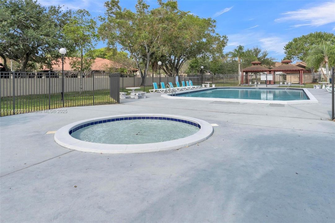 En Venta: $405,000 (3 camas, 2 baños, 1750 Pies cuadrados)