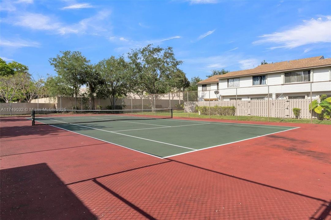 En Venta: $405,000 (3 camas, 2 baños, 1750 Pies cuadrados)