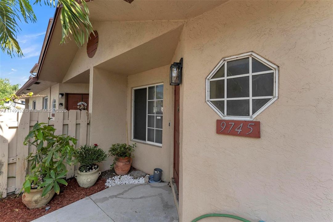 En Venta: $405,000 (3 camas, 2 baños, 1750 Pies cuadrados)