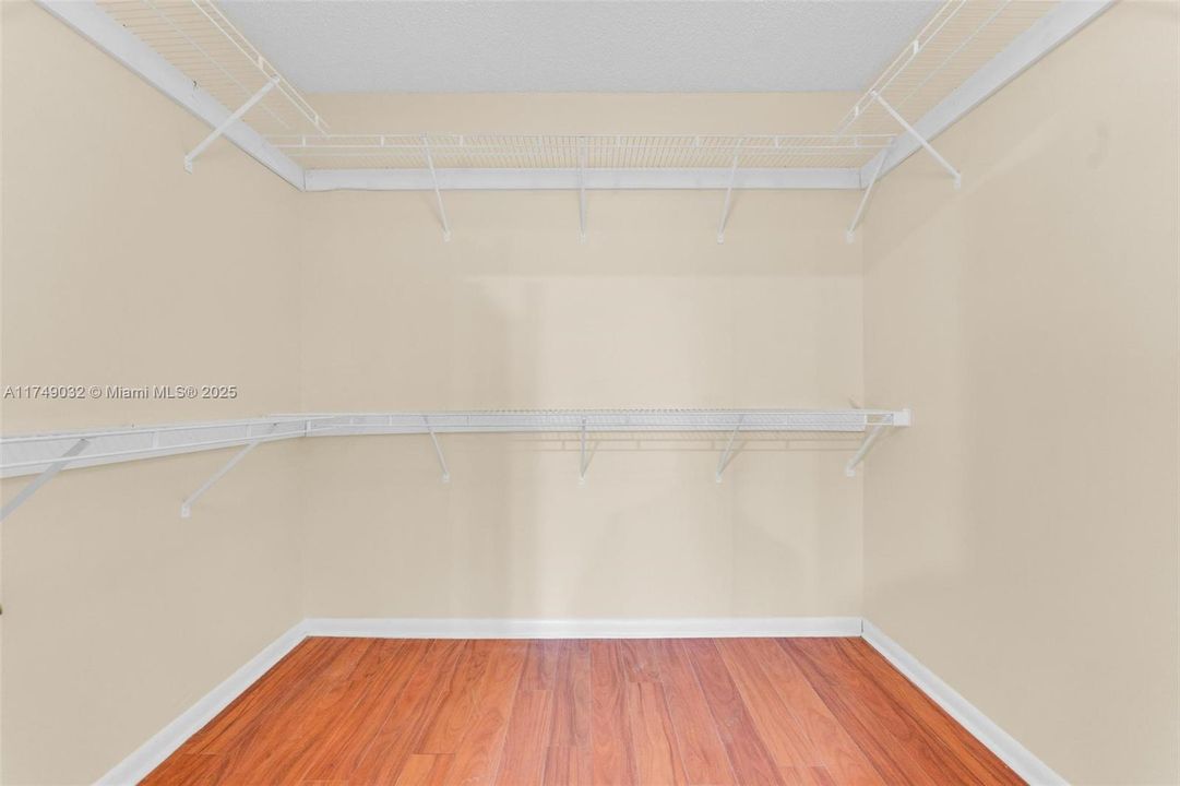 En Venta: $405,000 (3 camas, 2 baños, 1750 Pies cuadrados)