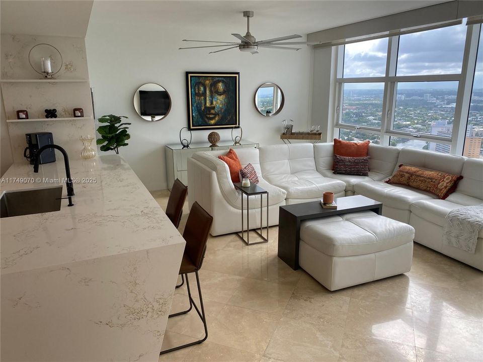 En Venta: $749,000 (1 camas, 1 baños, 871 Pies cuadrados)