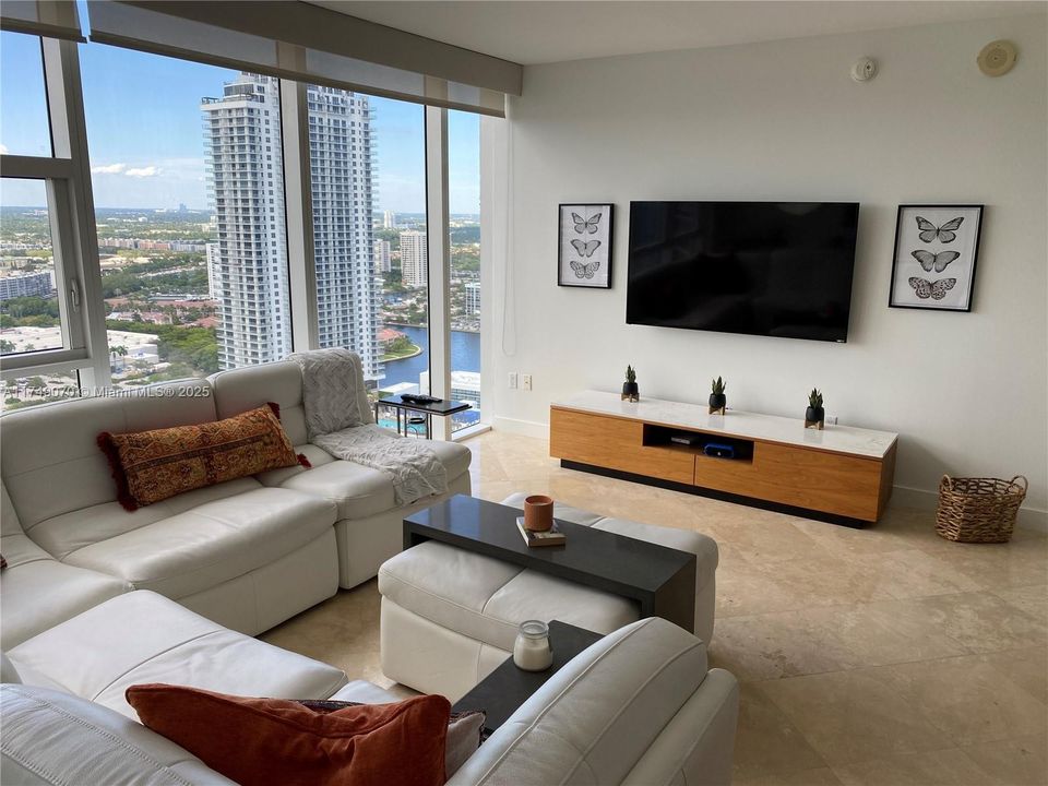 En Venta: $749,000 (1 camas, 1 baños, 871 Pies cuadrados)