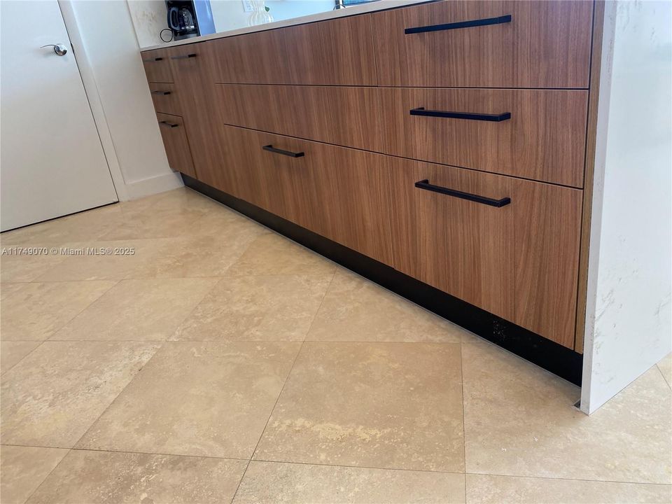 En Venta: $749,000 (1 camas, 1 baños, 871 Pies cuadrados)