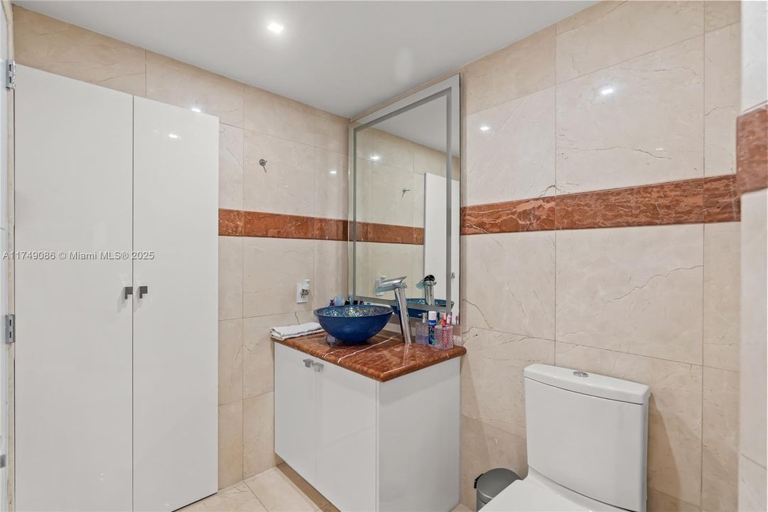 For Sale: $1,850,000 (2 beds, 2 baths, 1380 Square Feet)