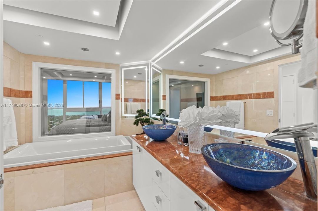 For Sale: $1,850,000 (2 beds, 2 baths, 1380 Square Feet)