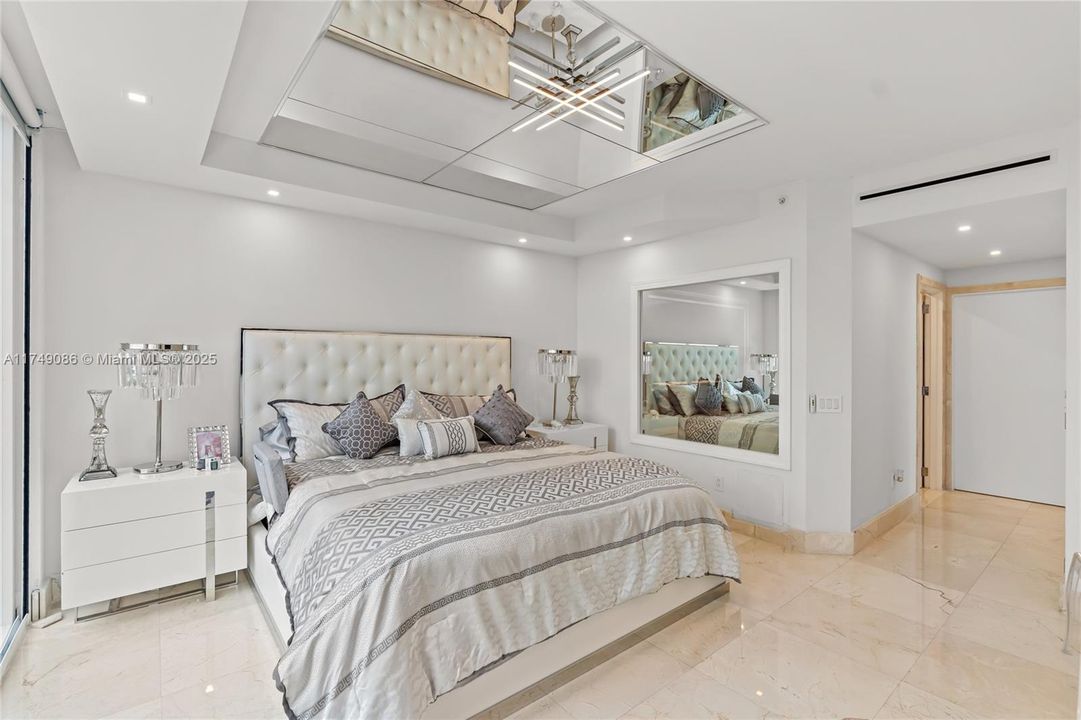 For Sale: $1,850,000 (2 beds, 2 baths, 1380 Square Feet)