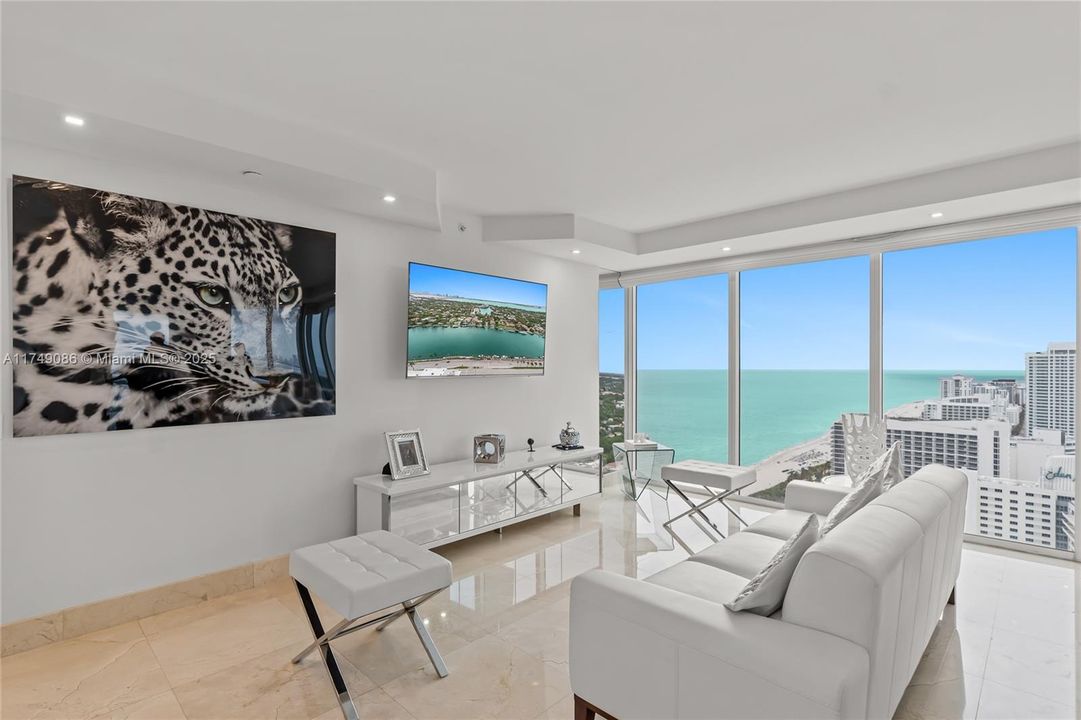 For Sale: $1,850,000 (2 beds, 2 baths, 1380 Square Feet)