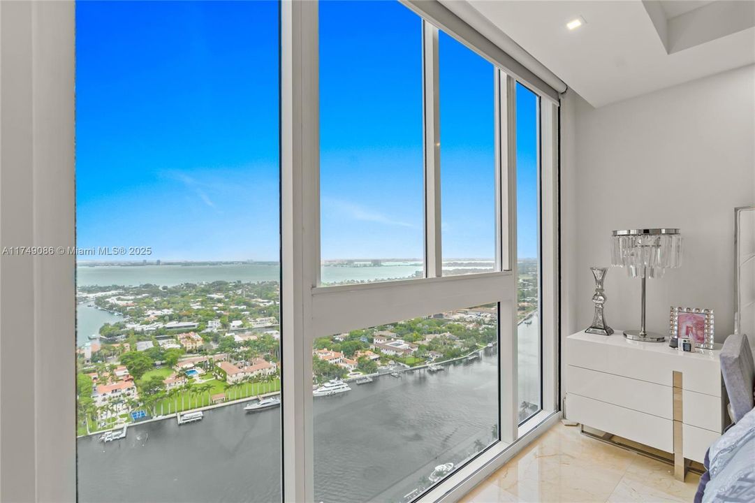 For Sale: $1,850,000 (2 beds, 2 baths, 1380 Square Feet)